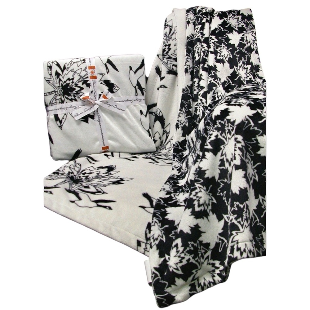 NEW Canadiana Maple Leaf/Canada Goose Minky Blanket/Throw.  Black & White